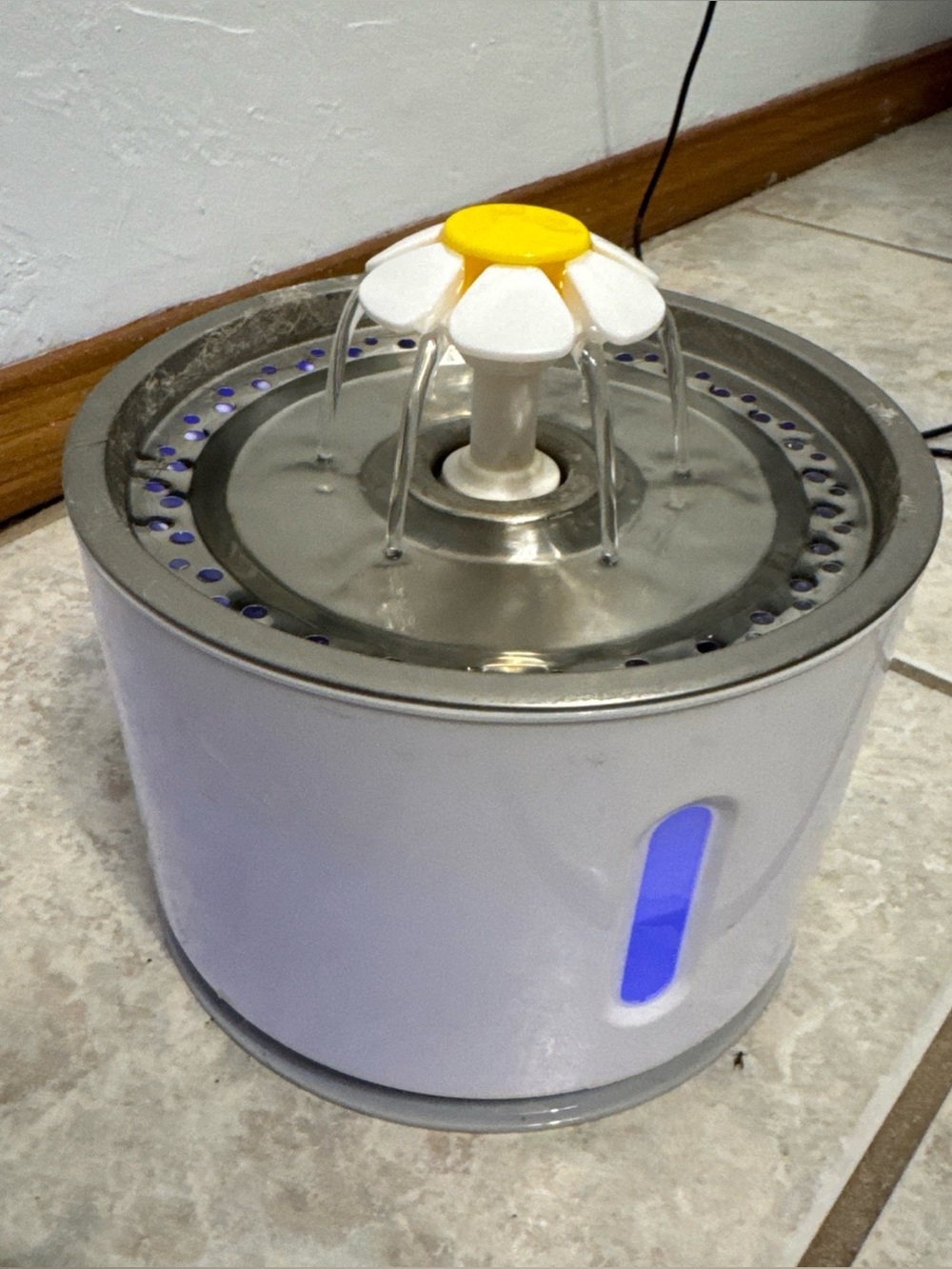 2.4L Automatic Electric Pet Water Fountain Cat/Dog Drinking Dispenser w/ Filter